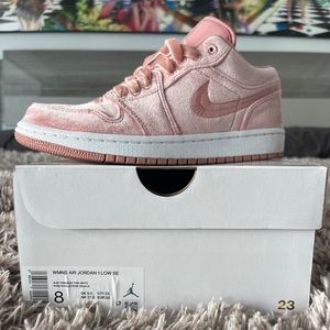The Women’s Air Jordan 1 Low SE “Pink Velvet” Size 8 Like New Condition .